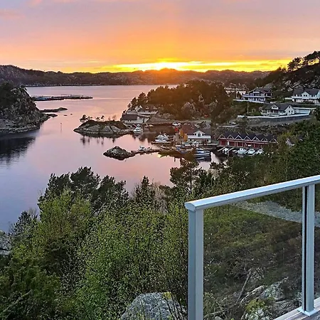 Holiday Home Fitjar