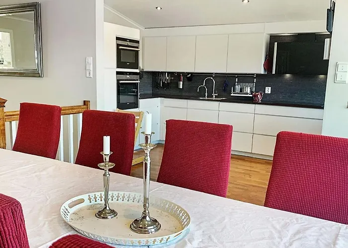 12 Person In * Fitjar