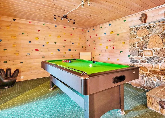 12 Person In * Fitjar