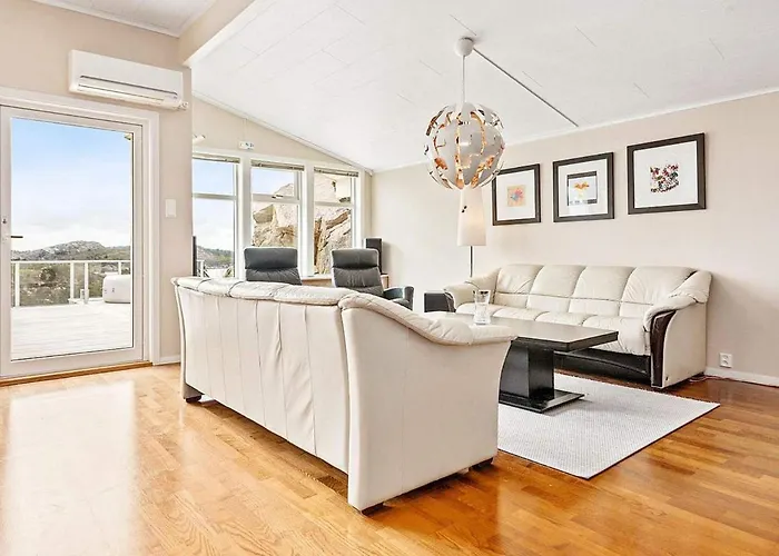 12 Person In * Fitjar