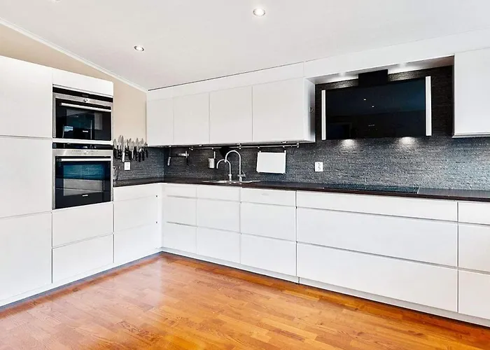 12 Person In * Fitjar