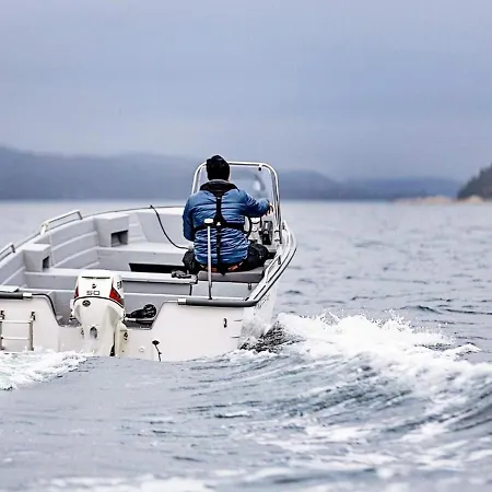 12 Person In Casa de Férias Fitjar