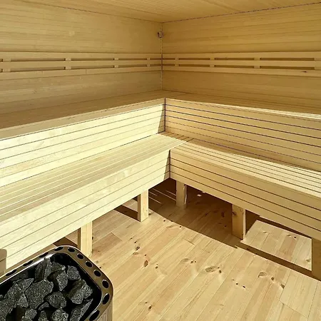 12 Person In Casa de Férias Fitjar